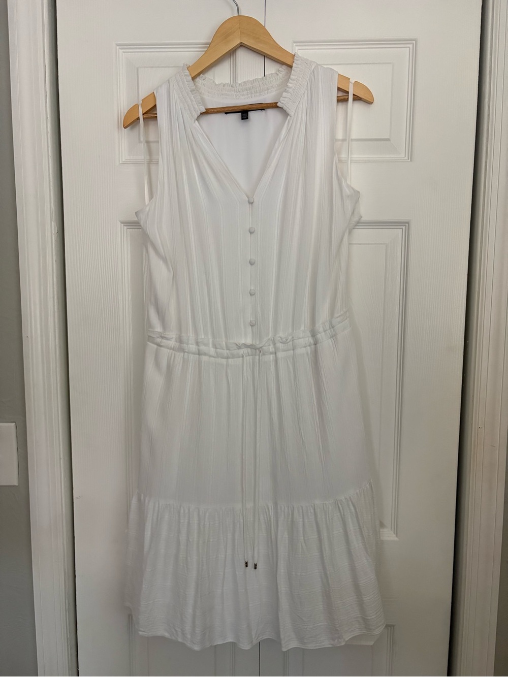 Sleeveless White V-Neck Tiered Midi Dress with Drawstring Waist